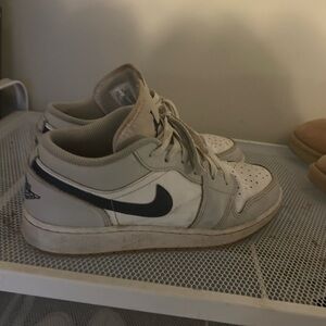 Nike Women’s Light Wolf Grey Sneakers Size 5.5 in Kids and Size in Women’s